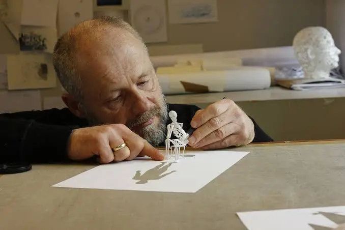 peter-callesen-3d-paper-art-skeleton